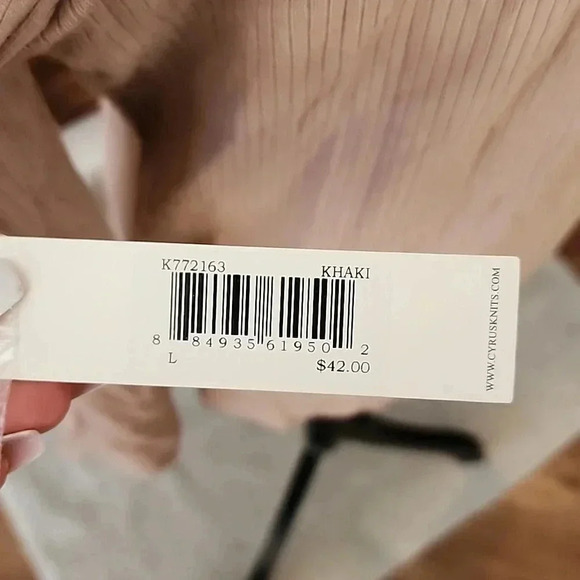 Cyrus Basic Long Sleeve NWT - Picture 5 of 6